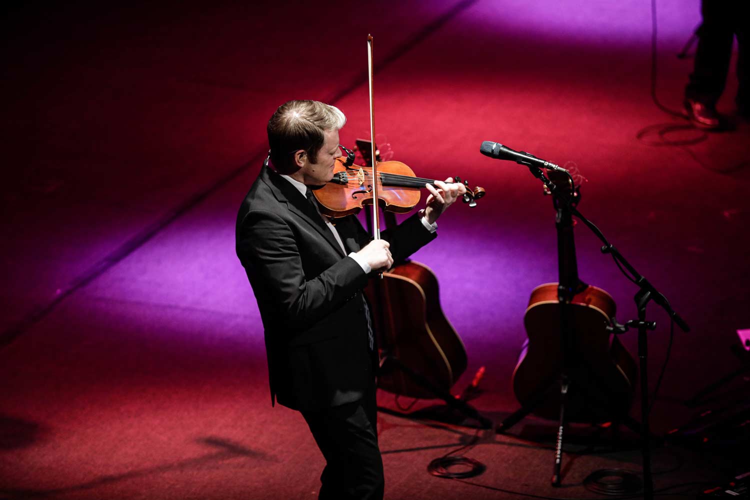 Lyle Lovett's violinist performing on stage.