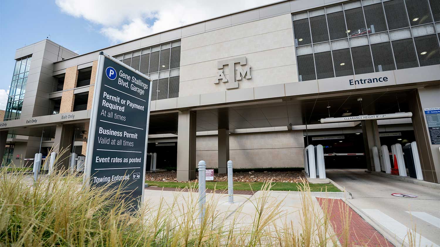 Exterior shot of the Gene Stallings Blvd. parking garage